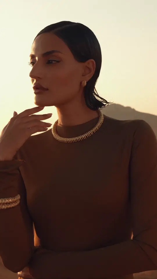 Lynyer video, Campaign · Necklace